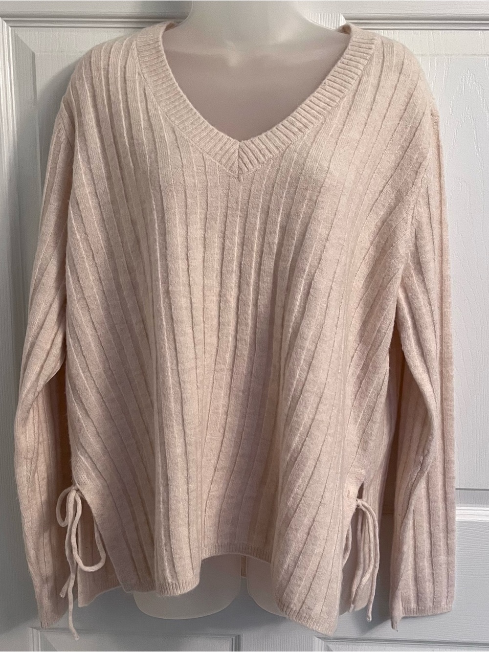 LOFT Cream Ribbed V-Neck Sweater with Adjustable Side Ties Sz L